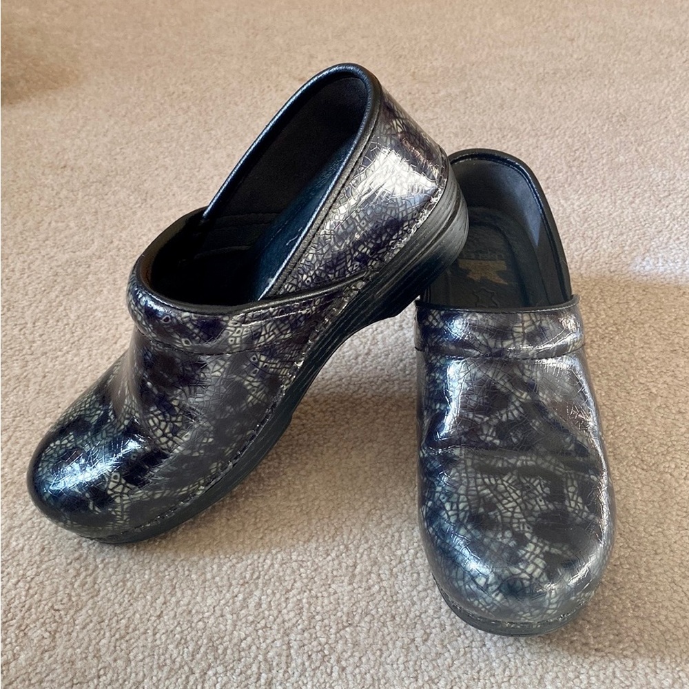 Dansko Professional Women's Clogs Shoes Size EU39 US8.5-9 Leather Black/ Green.